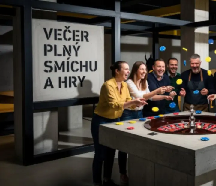 Skupina hostů se baví u ruletového programu v Brnoriva